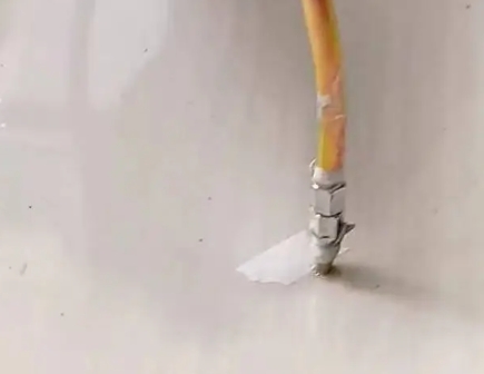 揭西瓷砖空鼓维修公司专业解答在瓷砖铺贴过程中，如果使用的砂料过粗（如全部使用了粗砂），可能会导致以下问题
