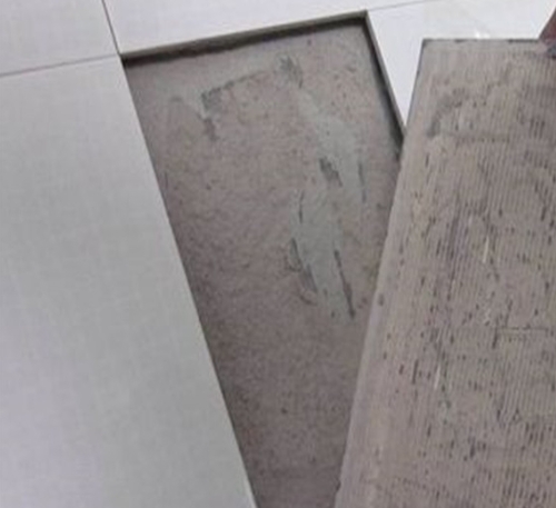 揭西瓷砖空鼓维修公司分享瓷砖铺贴时如果打浆（即涂抹在瓷砖背面和基层上的砂浆或瓷砖胶）过少，会带来以下问题